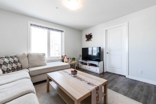 3217-6118 80 Avenue Ne, Calgary, AB - Indoor Photo Showing Living Room