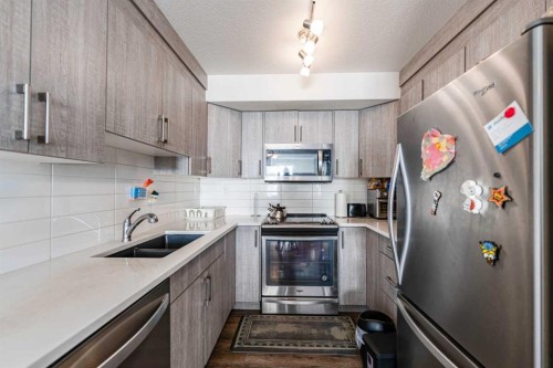 3217-6118 80 Avenue Ne, Calgary, AB - Indoor Photo Showing Kitchen With Double Sink With Upgraded Kitchen