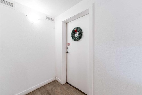 3217-6118 80 Avenue Ne, Calgary, AB - Indoor Photo Showing Other Room