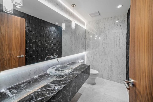 511-738 1 Avenue Sw, Calgary, AB - Indoor Photo Showing Bathroom