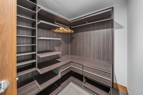 511-738 1 Avenue Sw, Calgary, AB - Indoor With Storage