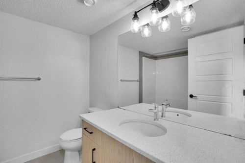 131 Lucas Boulevard, Calgary, AB - Indoor Photo Showing Bathroom