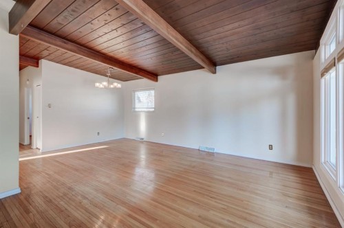 10211 5 Street Se, Calgary, AB - Indoor Photo Showing Other Room