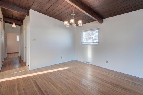 10211 5 Street Se, Calgary, AB - Indoor Photo Showing Other Room