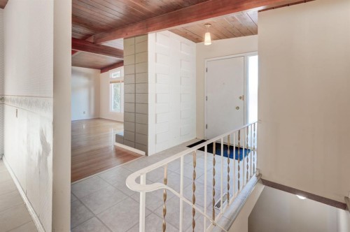 10211 5 Street Se, Calgary, AB - Indoor Photo Showing Other Room