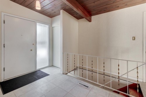 10211 5 Street Se, Calgary, AB - Indoor Photo Showing Other Room