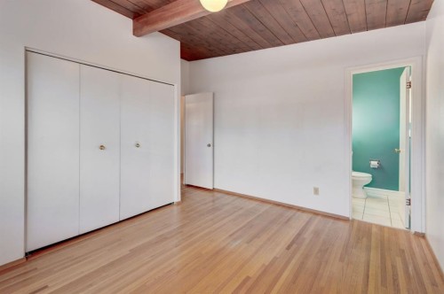 10211 5 Street Se, Calgary, AB - Indoor Photo Showing Other Room