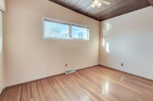 10211 5 Street Se, Calgary, AB - Indoor Photo Showing Other Room