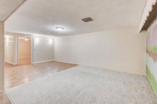 10211 5 Street Se, Calgary, AB - Indoor Photo Showing Other Room