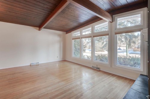 10211 5 Street Se, Calgary, AB - Indoor Photo Showing Other Room