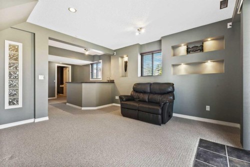 111 Edgebyne Crescent Nw, Calgary, AB - Indoor