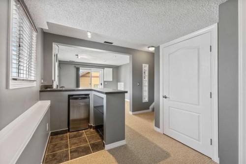 111 Edgebyne Crescent Nw, Calgary, AB - Indoor