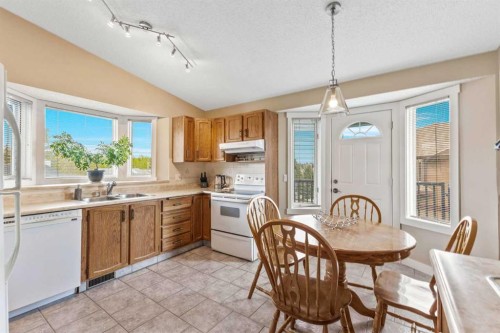 111 Edgebyne Crescent Nw, Calgary, AB - Indoor