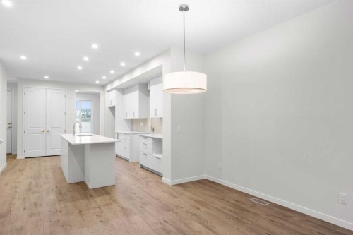 107 Royston Way Nw, Calgary, AB - Indoor Photo Showing Kitchen