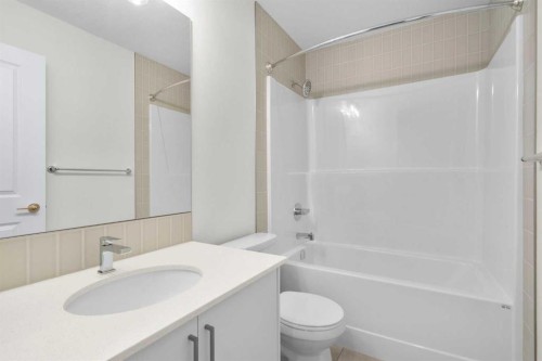 107 Royston Way Nw, Calgary, AB - Indoor Photo Showing Bathroom
