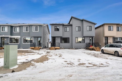 107 Royston Way Nw, Calgary, AB - Outdoor With Facade