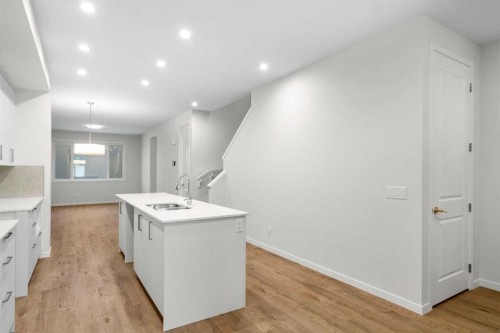 107 Royston Way Nw, Calgary, AB - Indoor Photo Showing Kitchen