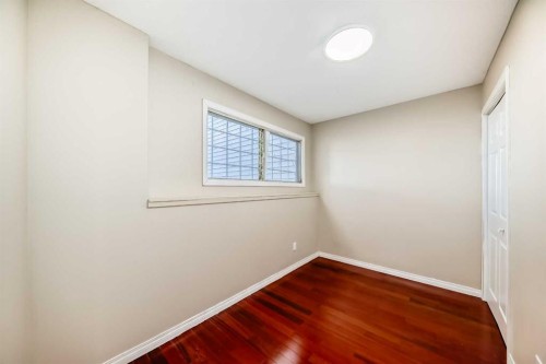 1201 53B Street Se, Calgary, AB - Indoor Photo Showing Other Room