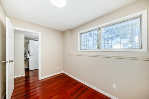 1201 53B Street Se, Calgary, AB - Indoor Photo Showing Other Room