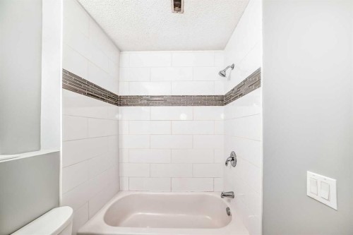 1201 53B Street Se, Calgary, AB - Indoor Photo Showing Bathroom