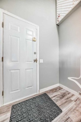 1201 53B Street Se, Calgary, AB - Indoor Photo Showing Other Room