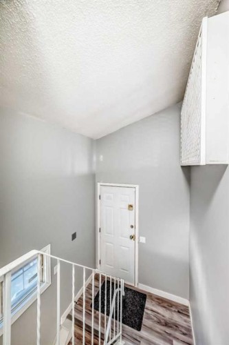1201 53B Street Se, Calgary, AB - Indoor Photo Showing Other Room