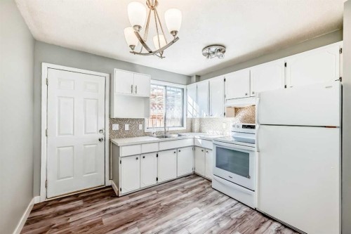 1201 53B Street Se, Calgary, AB - Indoor Photo Showing Kitchen