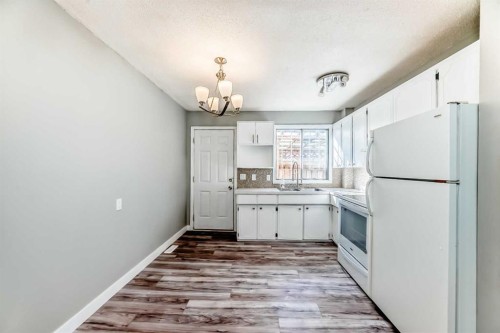 1201 53B Street Se, Calgary, AB - Indoor Photo Showing Kitchen