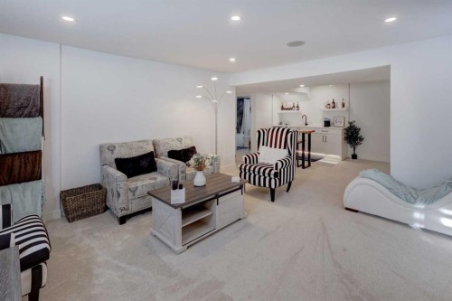 4620 30 Avenue Sw, Calgary, AB - Indoor Photo Showing Other Room