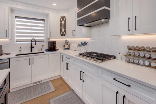4620 30 Avenue Sw, Calgary, AB - Indoor Photo Showing Kitchen With Upgraded Kitchen