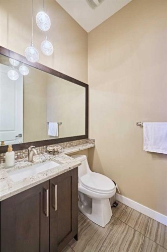 2817 23A Street Nw, Calgary, AB - Indoor Photo Showing Bathroom
