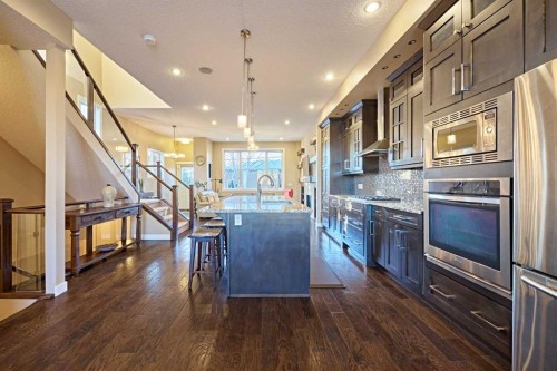 2817 23A Street Nw, Calgary, AB - Indoor Photo Showing Kitchen With Upgraded Kitchen