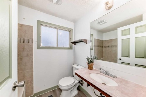 51A Fonda Green Se, Calgary, AB - Indoor Photo Showing Bathroom