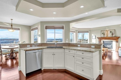 106 Cranleigh Terrace Se, Calgary, AB - Indoor Photo Showing Kitchen