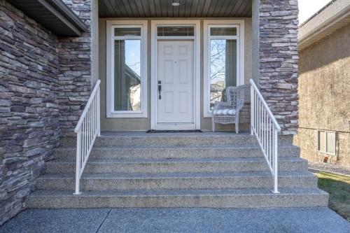 106 Cranleigh Terrace Se, Calgary, AB - Outdoor