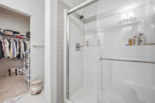 3207-220 Seton Grove Se, Calgary, AB - Indoor Photo Showing Bathroom