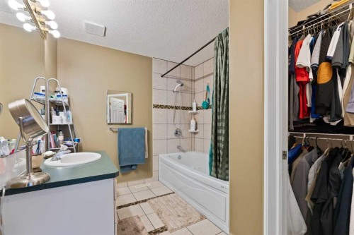 86 Coral Springs Close Ne, Calgary, AB - Indoor Photo Showing Bathroom