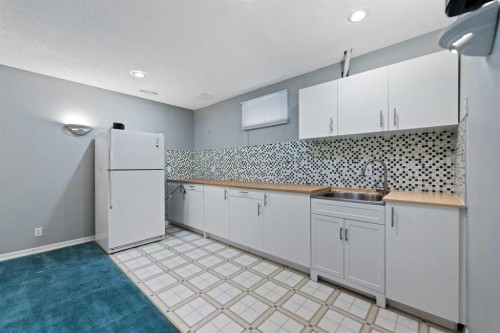 86 Coral Springs Close Ne, Calgary, AB - Indoor Photo Showing Kitchen