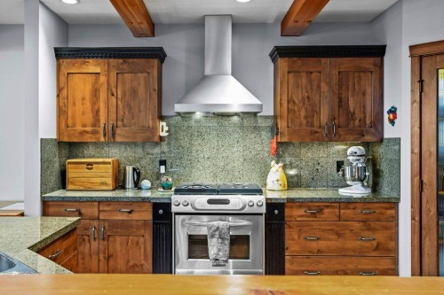 107-210 Hubman Landing, Canmore, AB - Indoor Photo Showing Kitchen