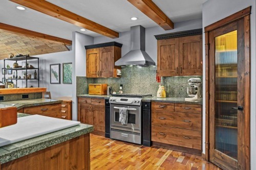 107-210 Hubman Landing, Canmore, AB - Indoor Photo Showing Kitchen
