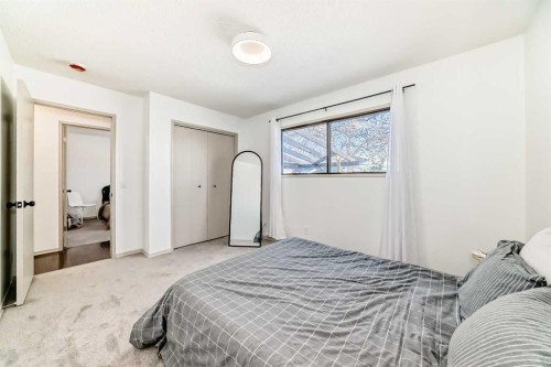 16 Bermondsey Crescent Nw, Calgary, AB - Indoor Photo Showing Bedroom