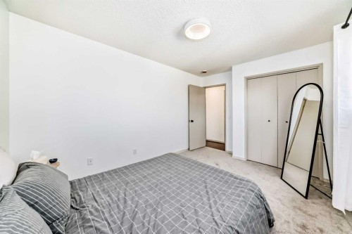 16 Bermondsey Crescent Nw, Calgary, AB - Indoor Photo Showing Bedroom