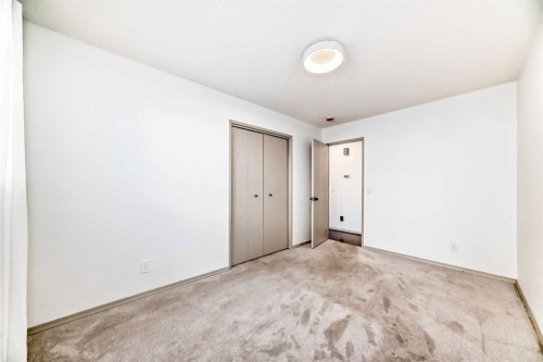 16 Bermondsey Crescent Nw, Calgary, AB - Indoor Photo Showing Other Room