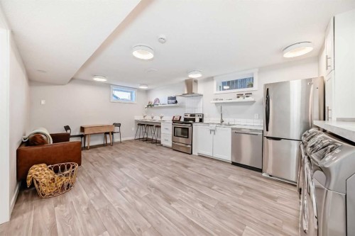 16 Bermondsey Crescent Nw, Calgary, AB - Indoor Photo Showing Kitchen