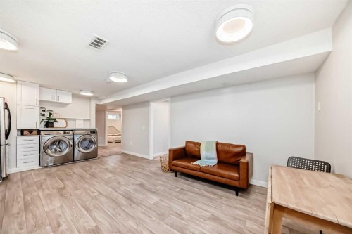 16 Bermondsey Crescent Nw, Calgary, AB - Indoor Photo Showing Laundry Room