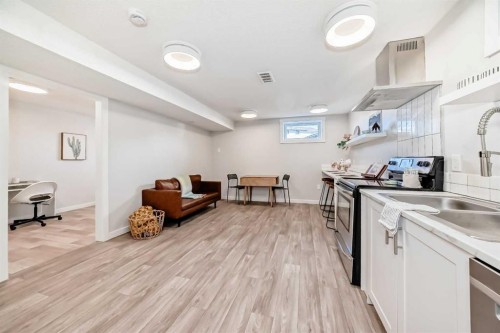 16 Bermondsey Crescent Nw, Calgary, AB - Indoor Photo Showing Kitchen