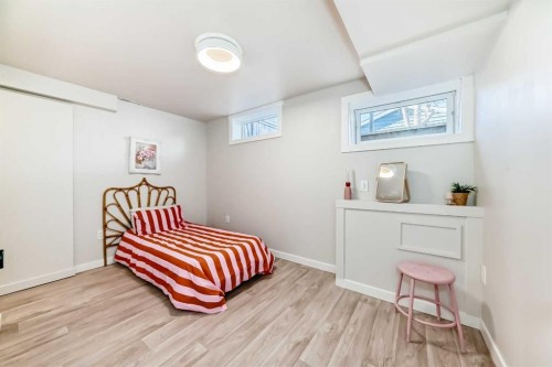 16 Bermondsey Crescent Nw, Calgary, AB - Indoor Photo Showing Bedroom