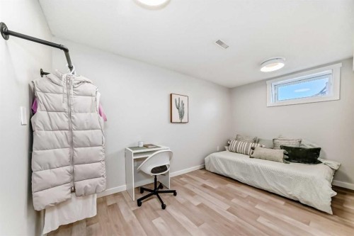 16 Bermondsey Crescent Nw, Calgary, AB - Indoor