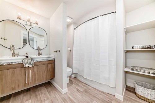 16 Bermondsey Crescent Nw, Calgary, AB - Indoor Photo Showing Bathroom