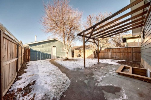 16 Bermondsey Crescent Nw, Calgary, AB - Outdoor